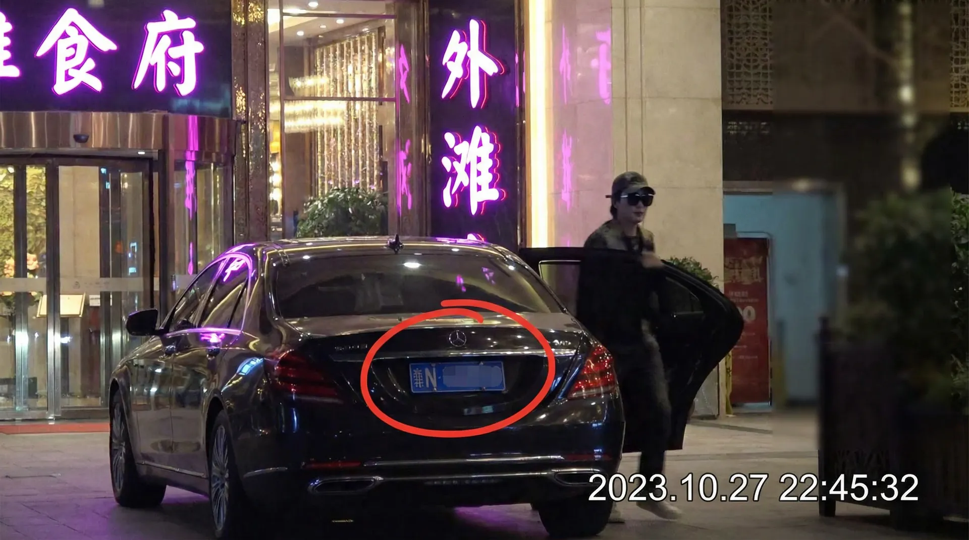 半岛bob体育网站 - 豪车餐厅外偷拍